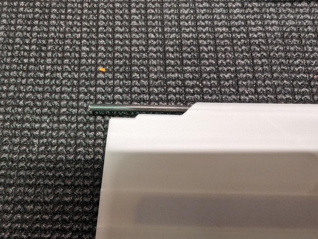 Short rod glued into the trailing edge