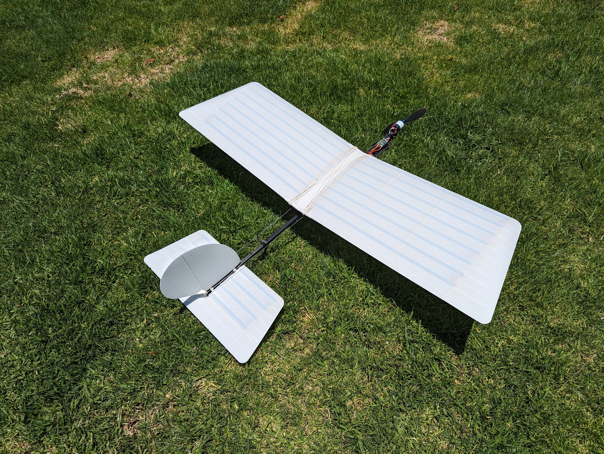 Wing installed with rubber bands
