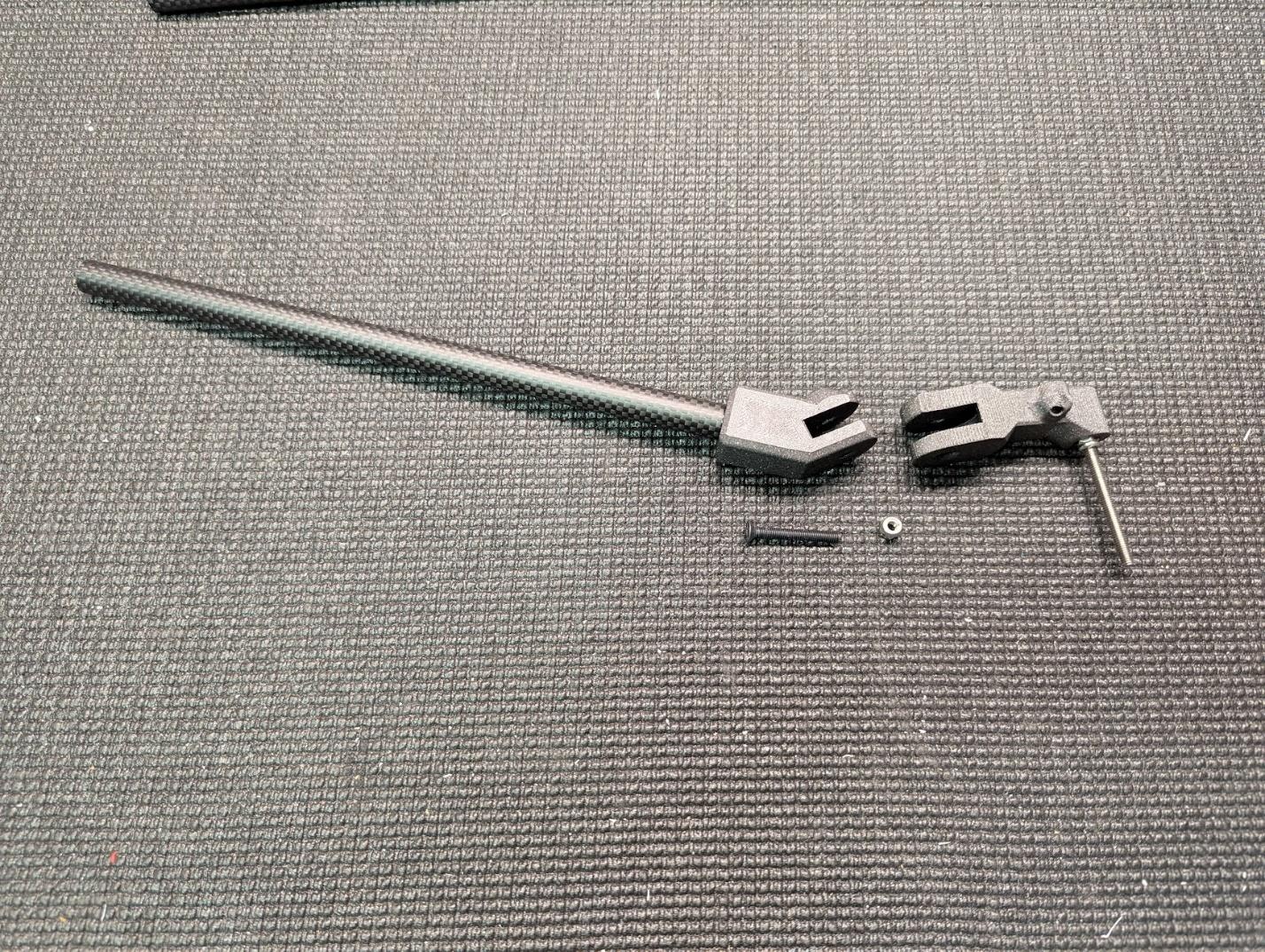 Main gear arm mounted to the joint