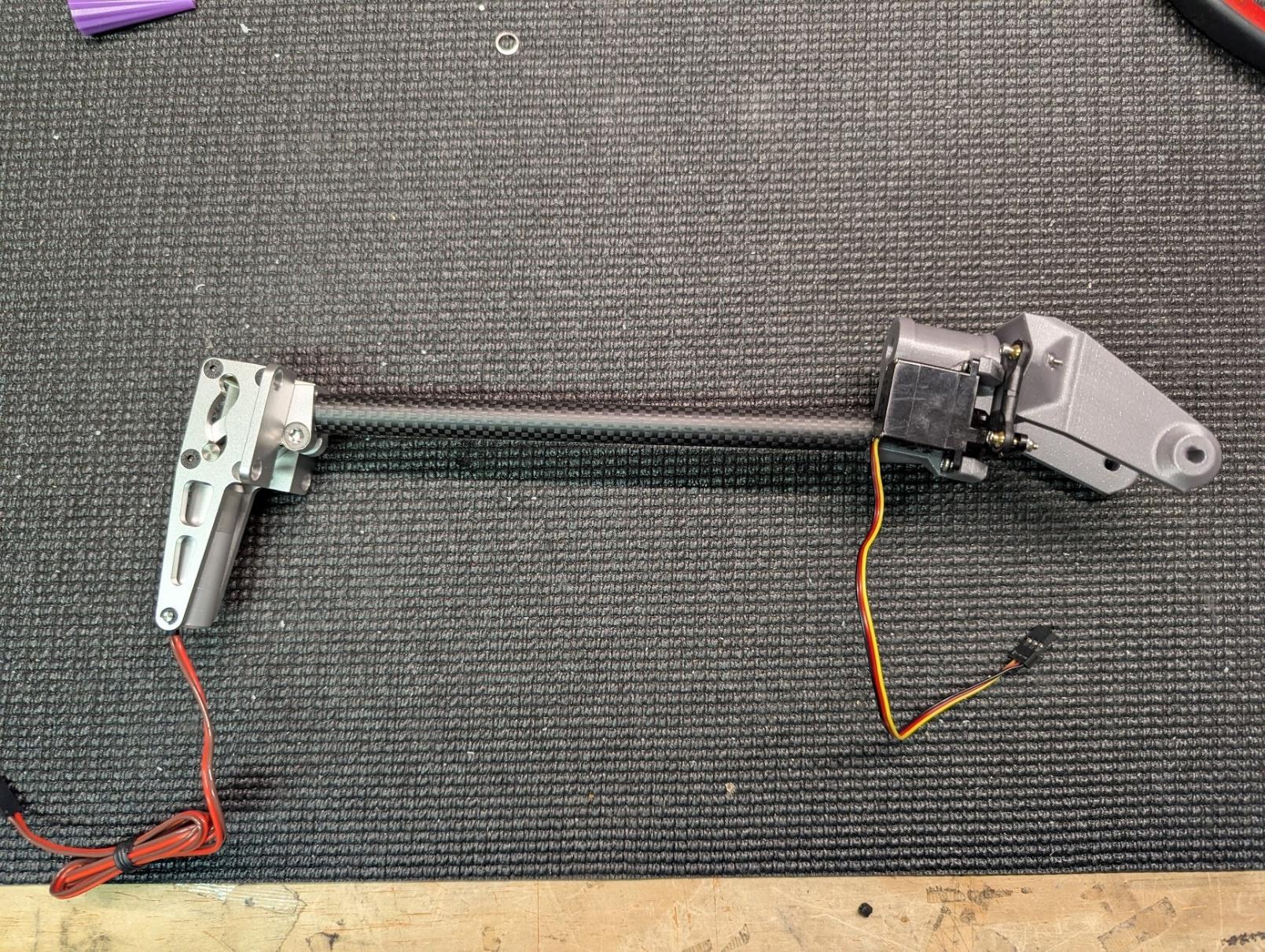 Nose strut mounted to the retract unit