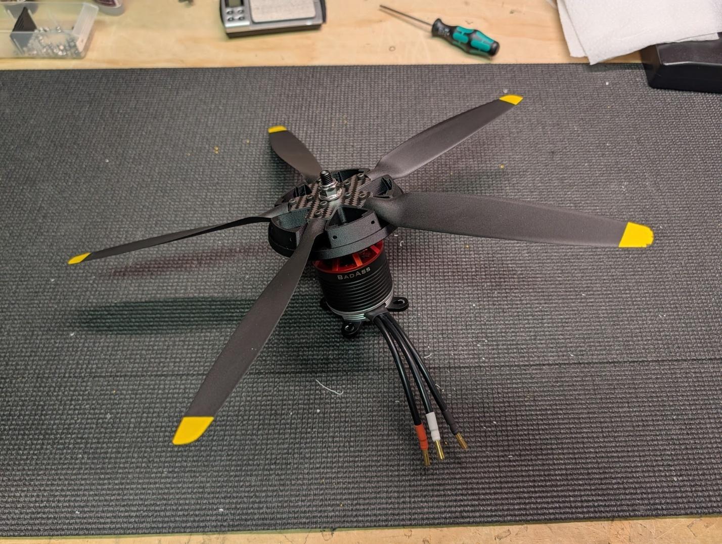 Propeller hub mounted to the motor