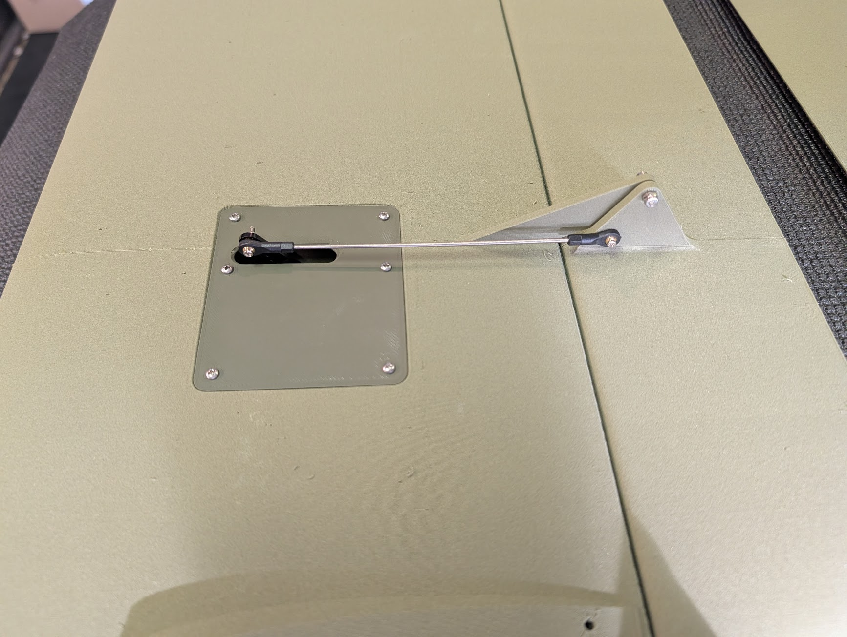 Flap servo assembly mounted