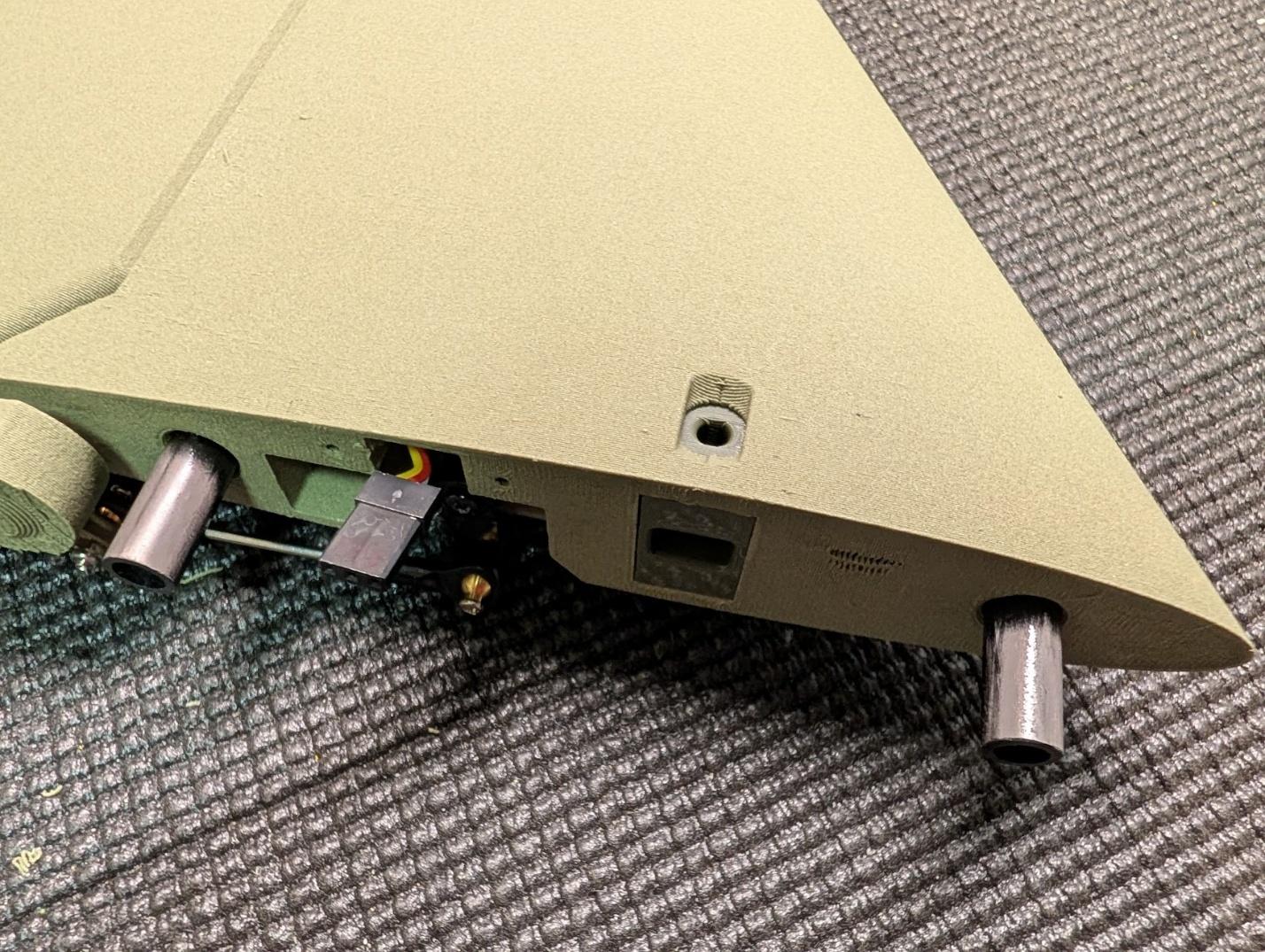 Bolt latch receptacle in the ventral tail