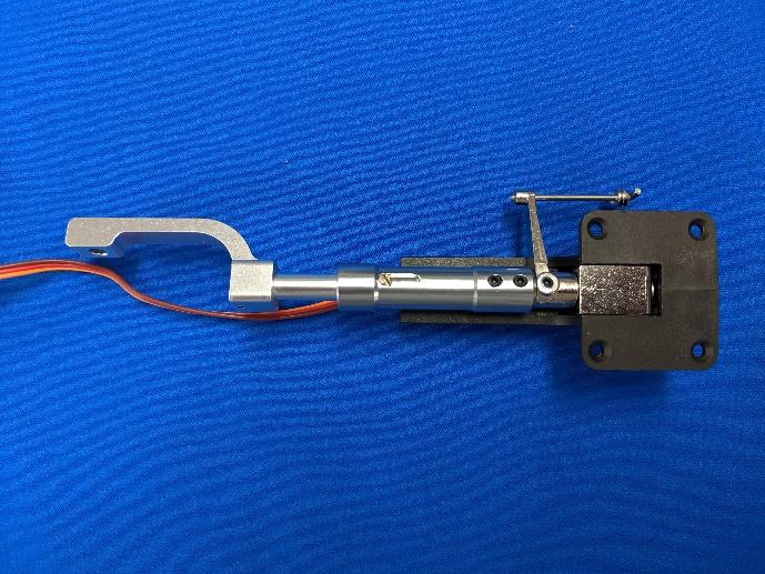 Nose gear strut attached to the nose retract